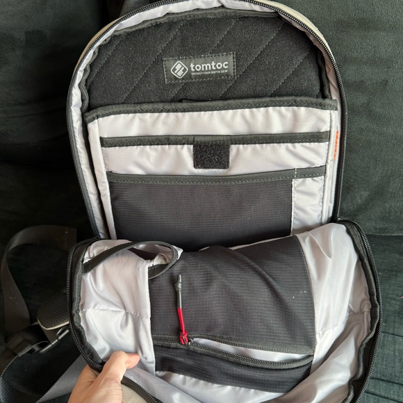 tomtoc Daypack Compact Sling Bag, Crossbody Bag - Like New - Khaki - Picture 5 of 10